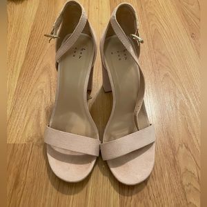 Open toe women’s block heel